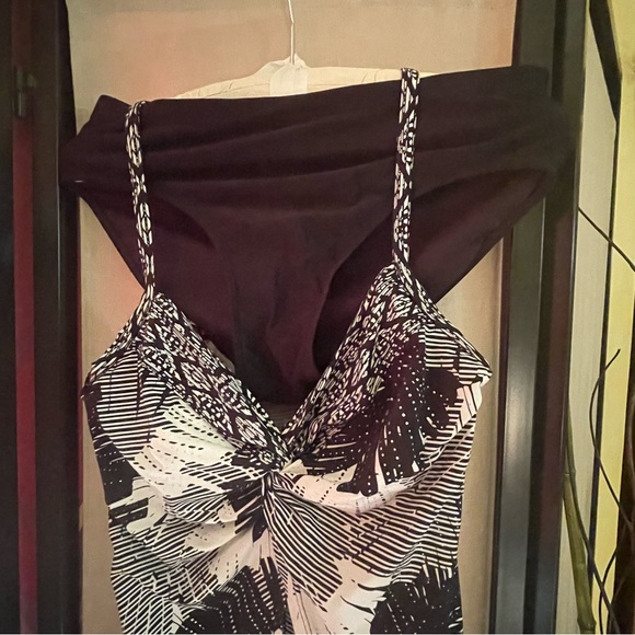 Miraclesuit Size 10 Tankini Top in Black & White. Bottoms in Size 12 solid Black - Picture 2 of 15